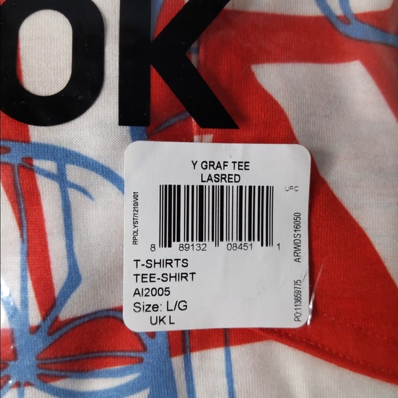 🎅🏻 3/$50 2x 👯♀️Host Pick⚡️Reebok Graffiti Yoga Crop Tee - Picture 6 of 7